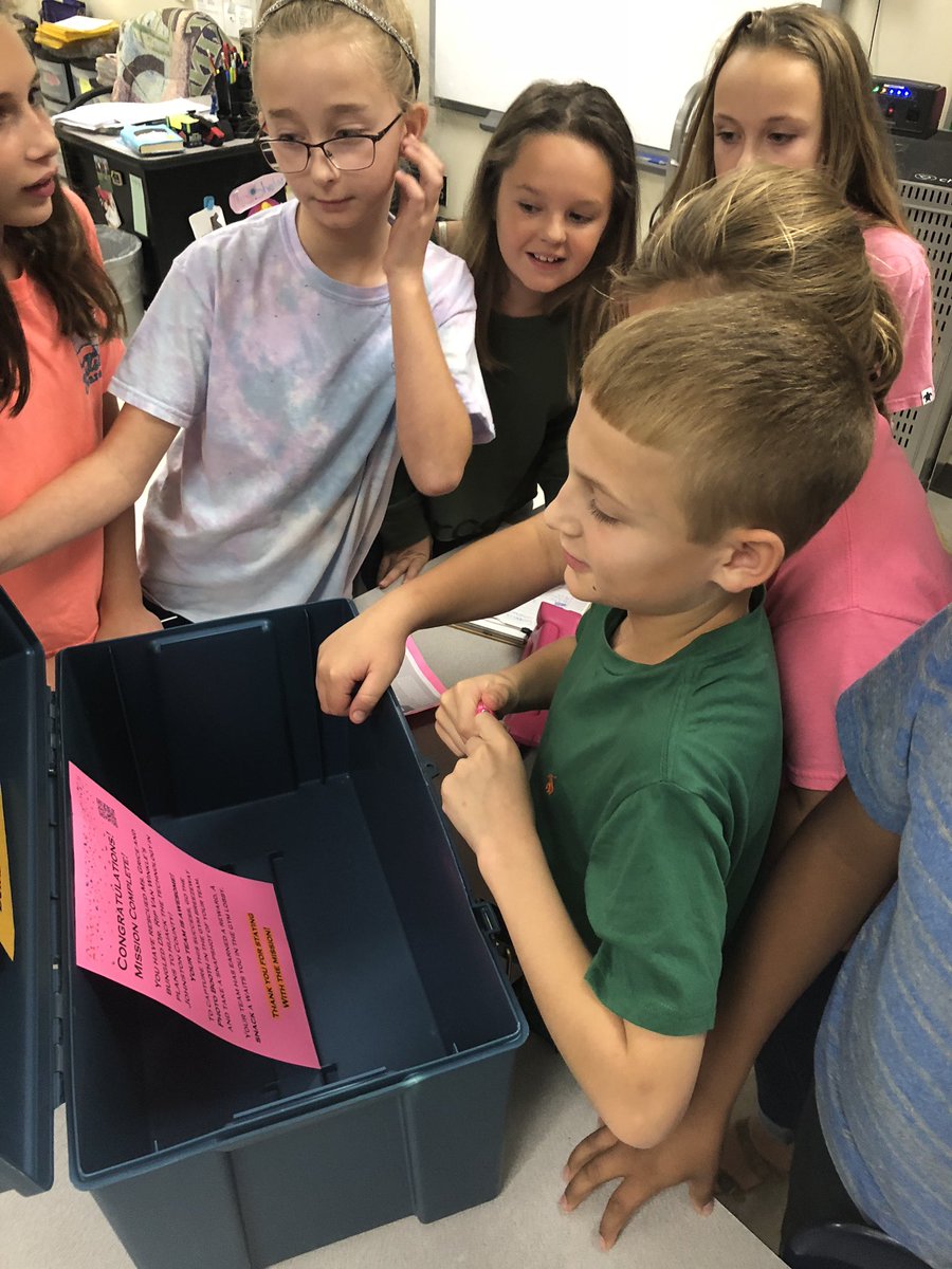 MrsSholar's tweet photo. Breaking out and learning about digital citizenship!  @MeadowSchool https://t.co/nl2pkysljO
