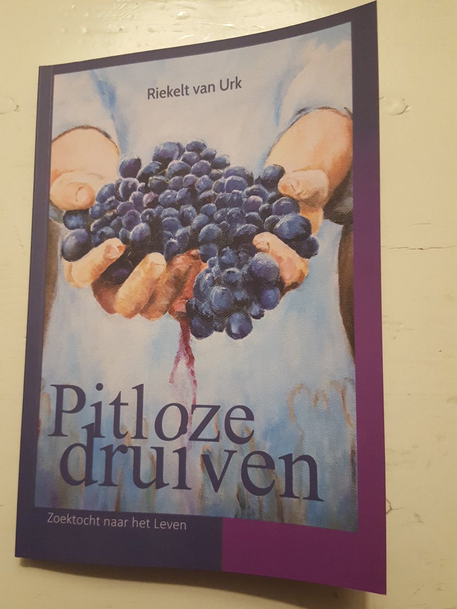 Wat ik o.a. geleerd heb vanavond van <a href="/VoedingUrk/">Voeding Urk</a> : 'loove kan lange an'.... dat ik zoveel mogelijk endorfine moet verzamelen. 
Veel genietmomentjes dus ;)
Één  van die momenten... lèkker in een warm bad (okeej, met wat drop op de badrand) dit x met het eerste/nieuwste boek van...