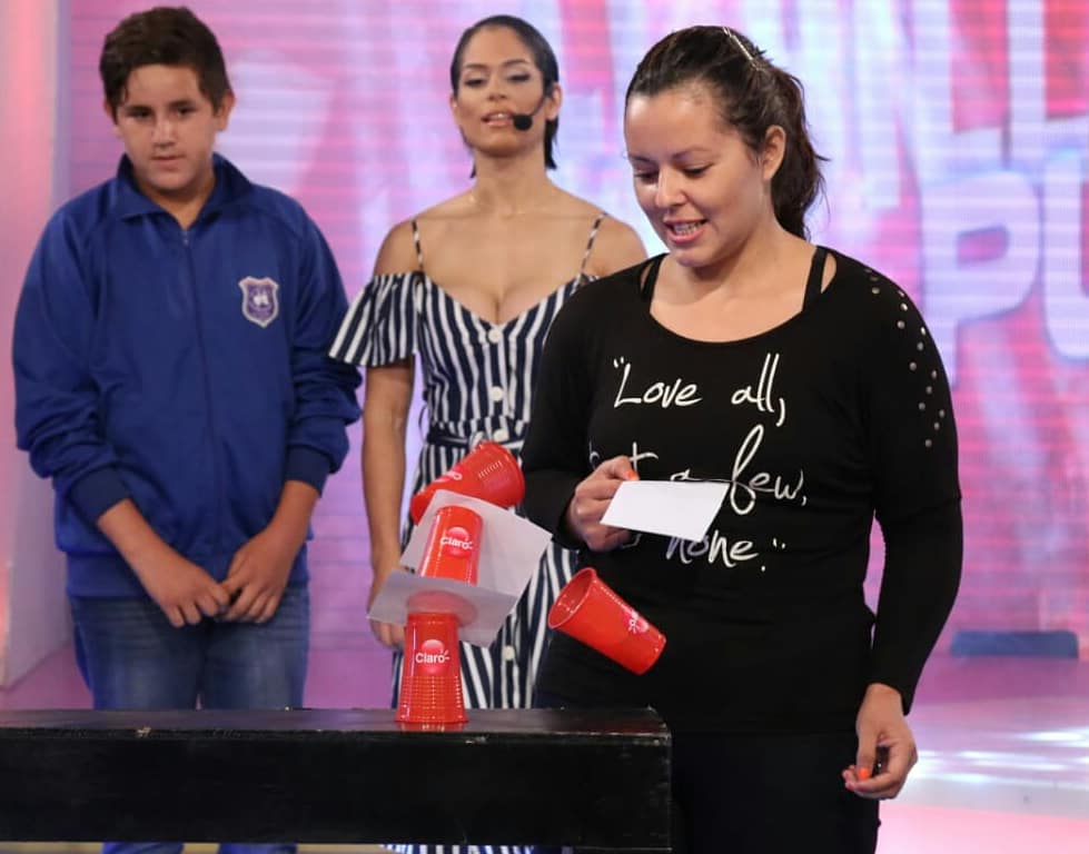 CombatePy's tweet image. Hasta en la ultima noche queremos que ganen dinero con nosotros 👏💸 Jugamos al #VasitoChallenge de @claropy en #BilleteRPC💸💰