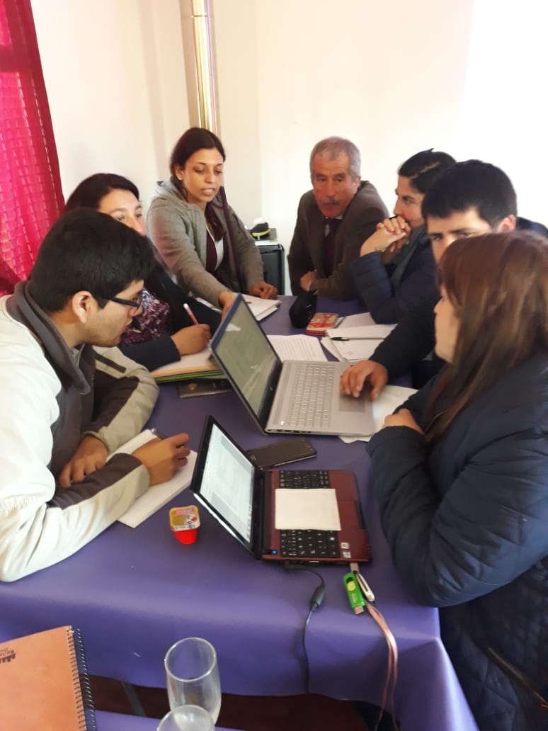 DeproeNuble's tweet photo. Reunión con los microcentros en la Comuna de Ranquil. #ChileLoHacemosTodos https://t.co/HbybDJkHLp