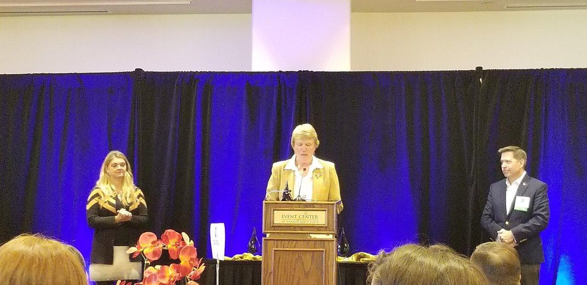 lisaadkins's tweet photo. Enjoyed celebrating our friend @PGinABQ at @ABQBizFirst's Diversity Business Leaders Awards luncheon. Icing on the cake was meeting so many of her associates - Women in Tech from @Oracle! #NMDiversity #WITRock https://t.co/P0FjSTeM94
