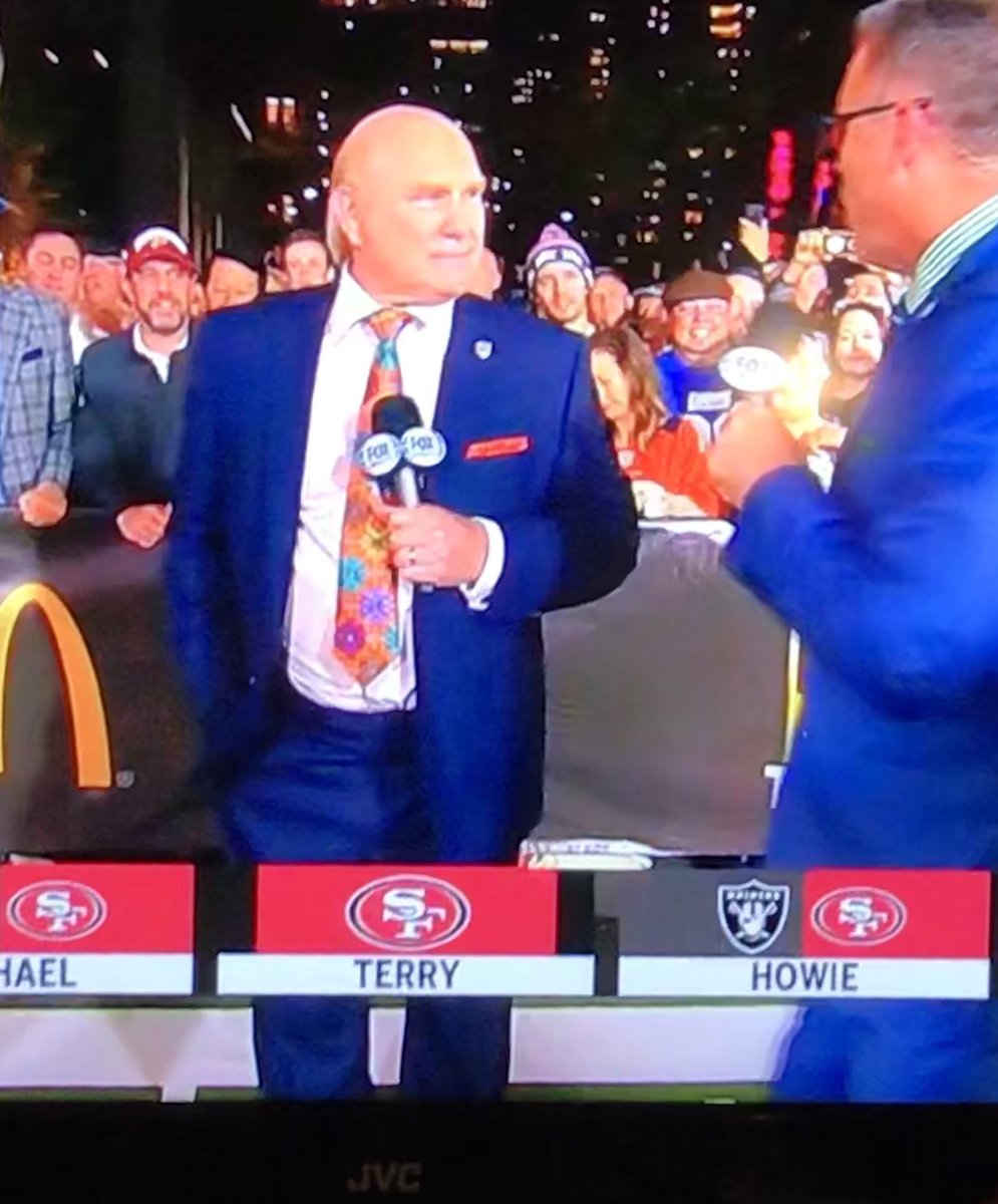 Hey, Terry Bradshaw, did you let your buddy, <a href="/hwinkler4real/">Henry Winkler</a>, pick your tie tonight? It’s great! <a href="/NFL/">NFL</a> #OAKvsSF