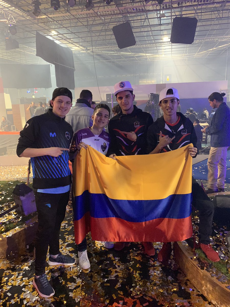 Un orgullo tener estos cuatro CRACKS representandonos en la #CRLLATAM 3 de ellos llegando y disputando la final, da satisfacción saber que el trabajo que se realizo dejo sus frutos y dejaron al pais en lo mas alto #ColombiaPresente 💛💙❤ #GoCol
🇨🇴🇨🇴🇨🇴