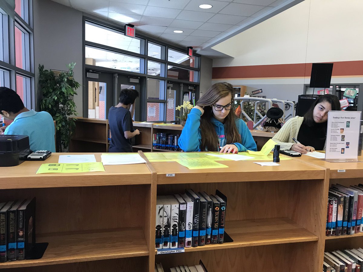 RHSLibrary_CFB's tweet photo. 4th @MrsReneeTJones #brokeout of their #systems #breakout @BreakoutEDU https://t.co/HHZ4xt59zF