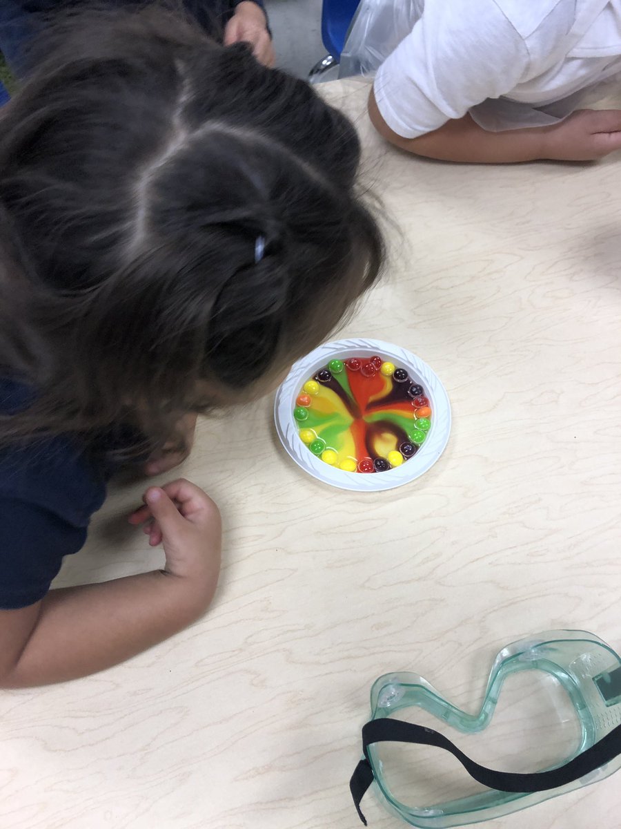 mcwilliams_joni's tweet photo. Love it when Art and Science work together when we’re learning. #PreKcolormixing @OakForestES https://t.co/qP9lI2yGp2