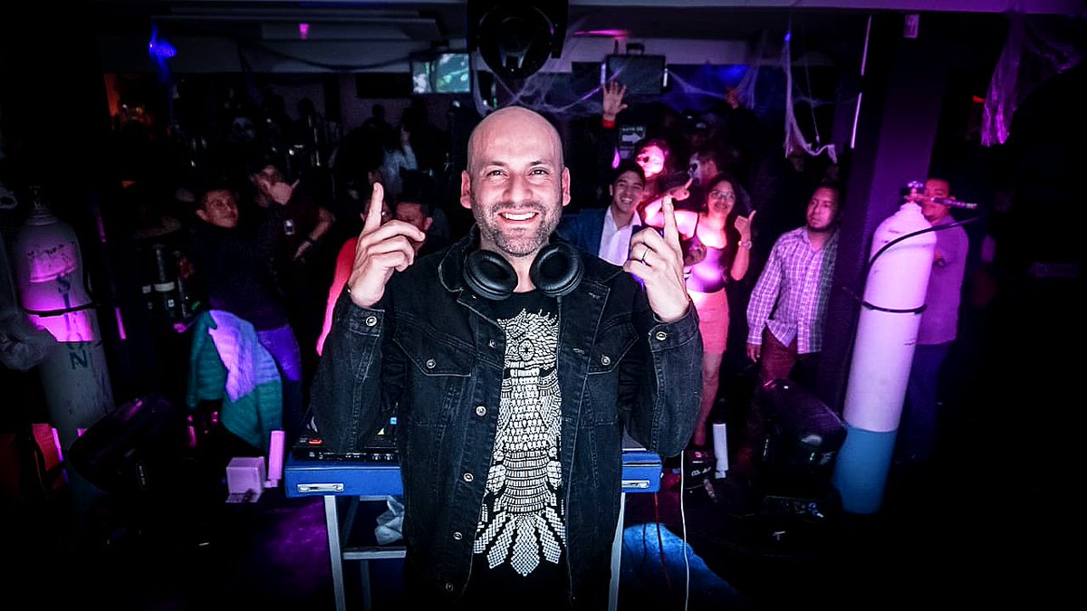 djfrancisdavila's tweet photo. Tremenda fiesta ayer en El Duende Xela. Gracias por tenerme una vez más !!!
#edmgt #edmgua #xela #clubbers #guatemala #musicadeguate #musicagt https://t.co/uXjpFzdAUv