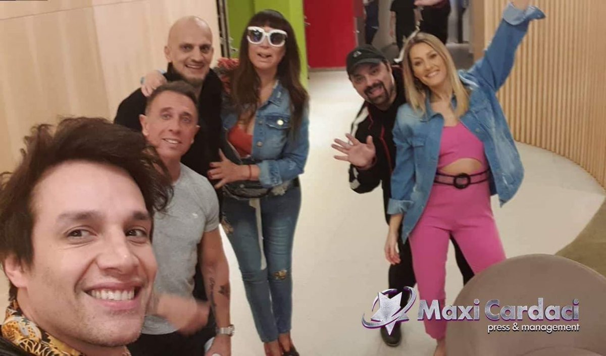 Celebrando con mi amada @Moria_Casan la firma de su primer gran contrato teatral de nuestra bella vayaina @MicaViciconte con el empresario teatral @Marin1966Marin para @JuntosLaRevista #Mdq2019 junto a el Doctor @cesarcarozza y nuestro querido @galosottovip 👏👏👏 ❤️ #Level 👈