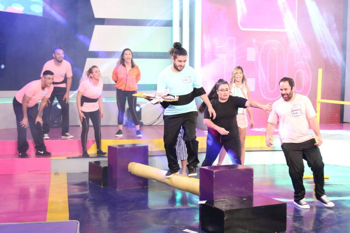 CombatePy's tweet image. El 1er juego de la Gran Final empezó💸👏 Los equipos de @musas_paraguay y #ViajandoVoyTv compiten por ser los grandes ganadores de #BilleteRPC 💸💰