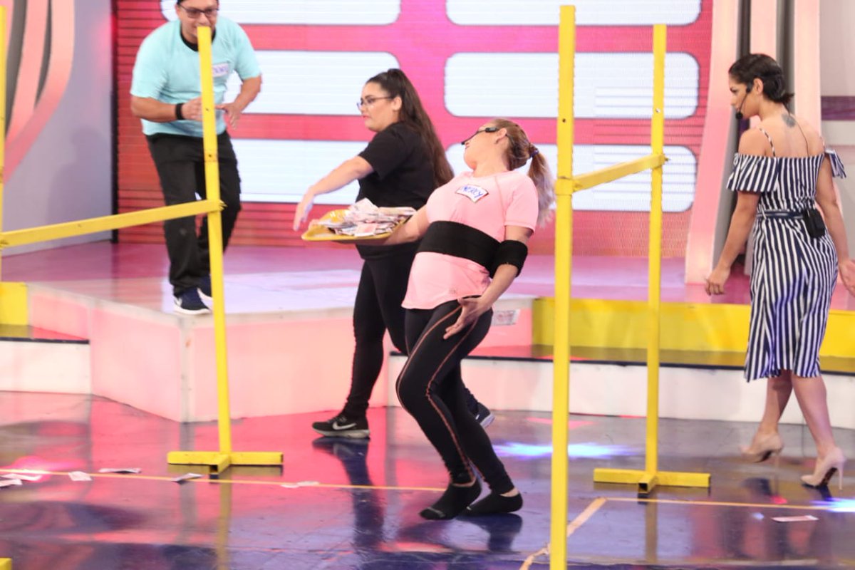 CombatePy's tweet image. El 1er juego de la Gran Final empezó💸👏 Los equipos de @musas_paraguay y #ViajandoVoyTv compiten por ser los grandes ganadores de #BilleteRPC 💸💰