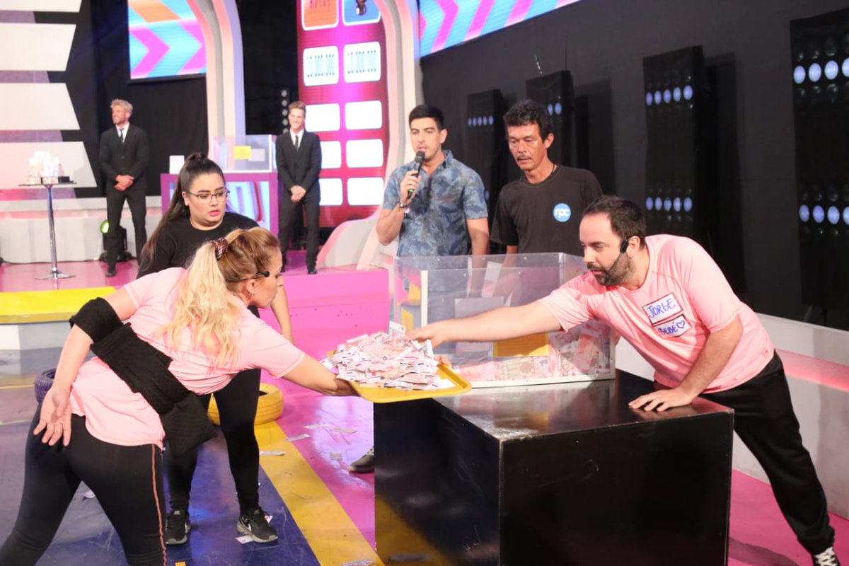 CombatePy's tweet image. El 1er juego de la Gran Final empezó💸👏 Los equipos de @musas_paraguay y #ViajandoVoyTv compiten por ser los grandes ganadores de #BilleteRPC 💸💰