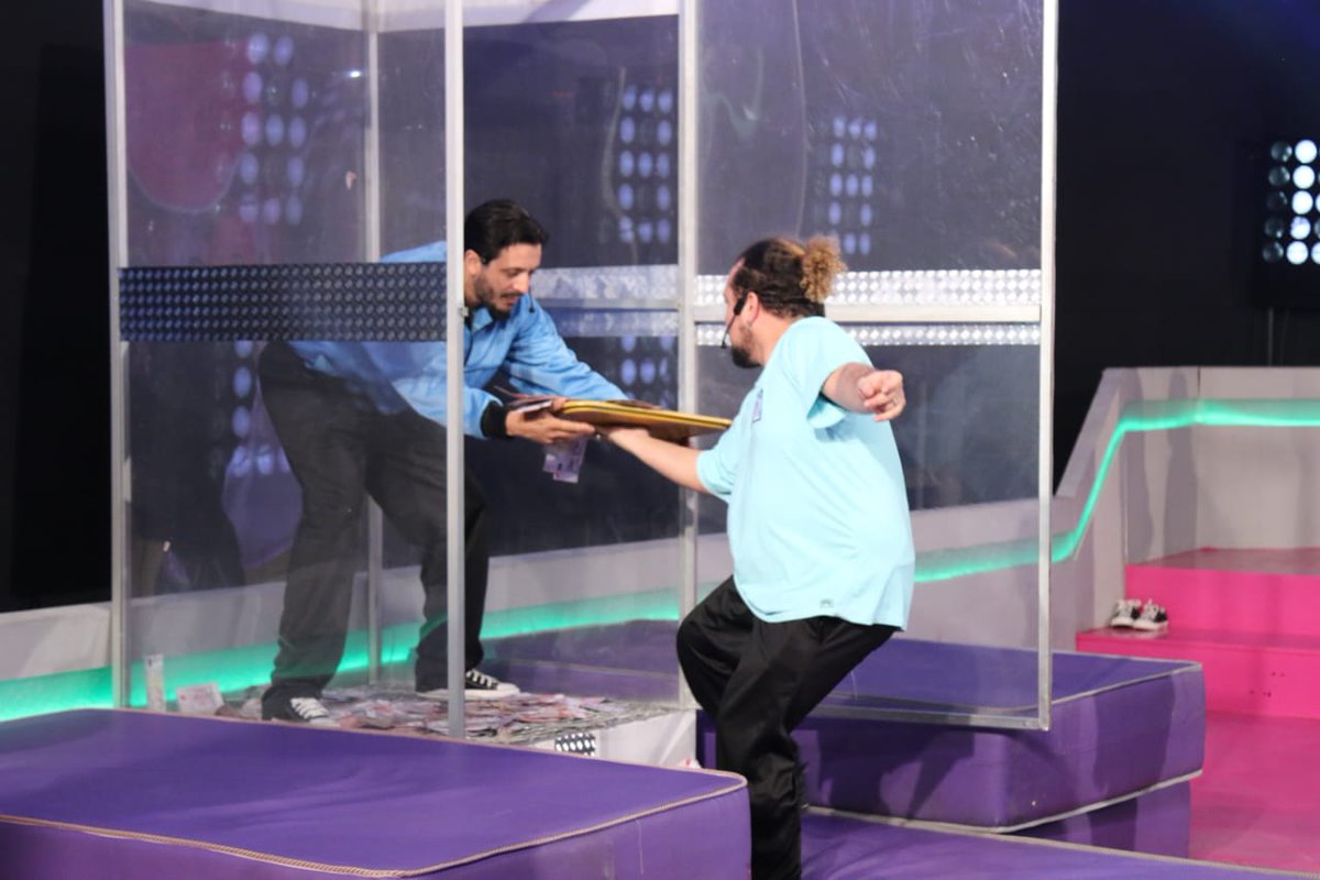 CombatePy's tweet image. El 1er juego de la Gran Final empezó💸👏 Los equipos de @musas_paraguay y #ViajandoVoyTv compiten por ser los grandes ganadores de #BilleteRPC 💸💰