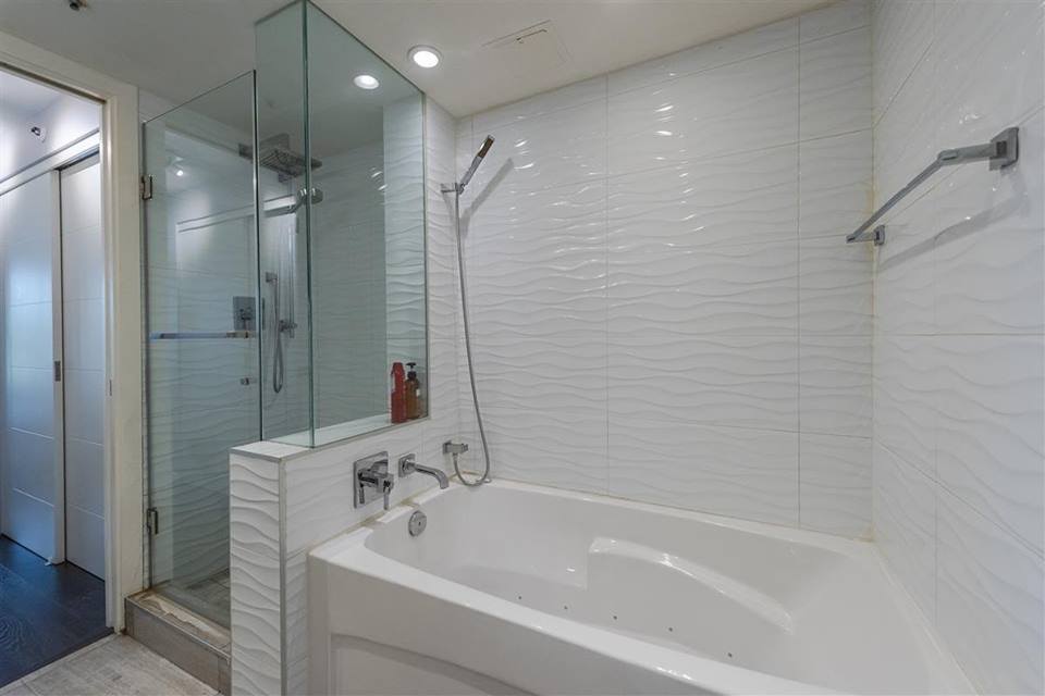 Fully RENOVATED 2 BEDROOM PLUS DEN IN FAIRVIEW!!!!

Stunning corner suite at Shaughnessy Gate! This spacious 2 bedroom, 2 bathrooms + Den has THE PERFECT LAYOUT: bit.ly/2Nkzaz7

#RealEstate #Realtor #Listing #RealEstateLife #RealEstateInvestor #RealEstateLifestyle