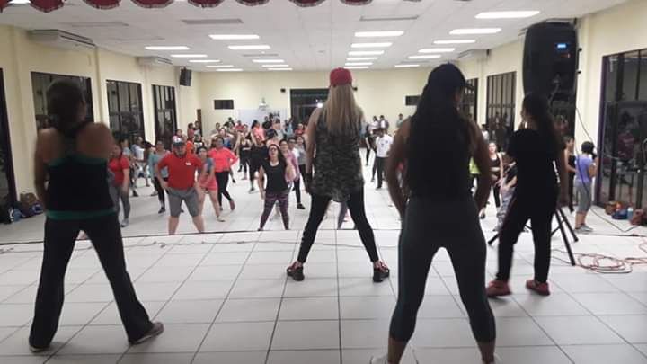 UNEN_Nacional's tweet photo. #ReporteUNEN ✊ | Con el objetivo de promover la buena salud. La UNEN - FAREM, Matagalpa realizó el primer zumbatón "Universidad Saludable" 💃🕺 

#SomosUNEN 🇳🇮 
#104AñosDeHistoria ✌ https://t.co/wkxTy0IfXq