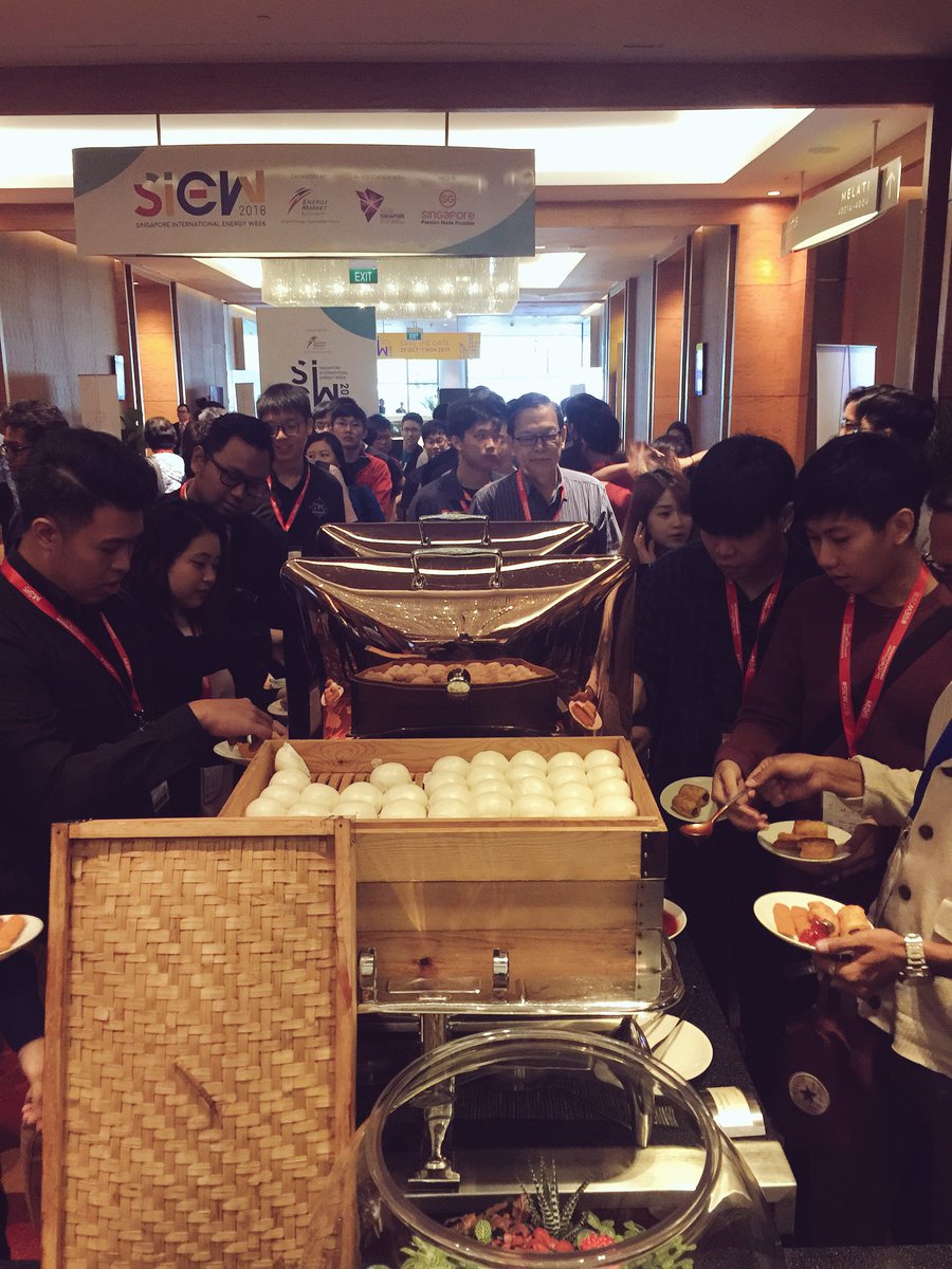 yeojingwei's tweet photo. Feeding the hungry youth. Tea break time at youth@siew @EMA_sg @SIEW_sg #SIEW2018 https://t.co/GjhwlPcEBu