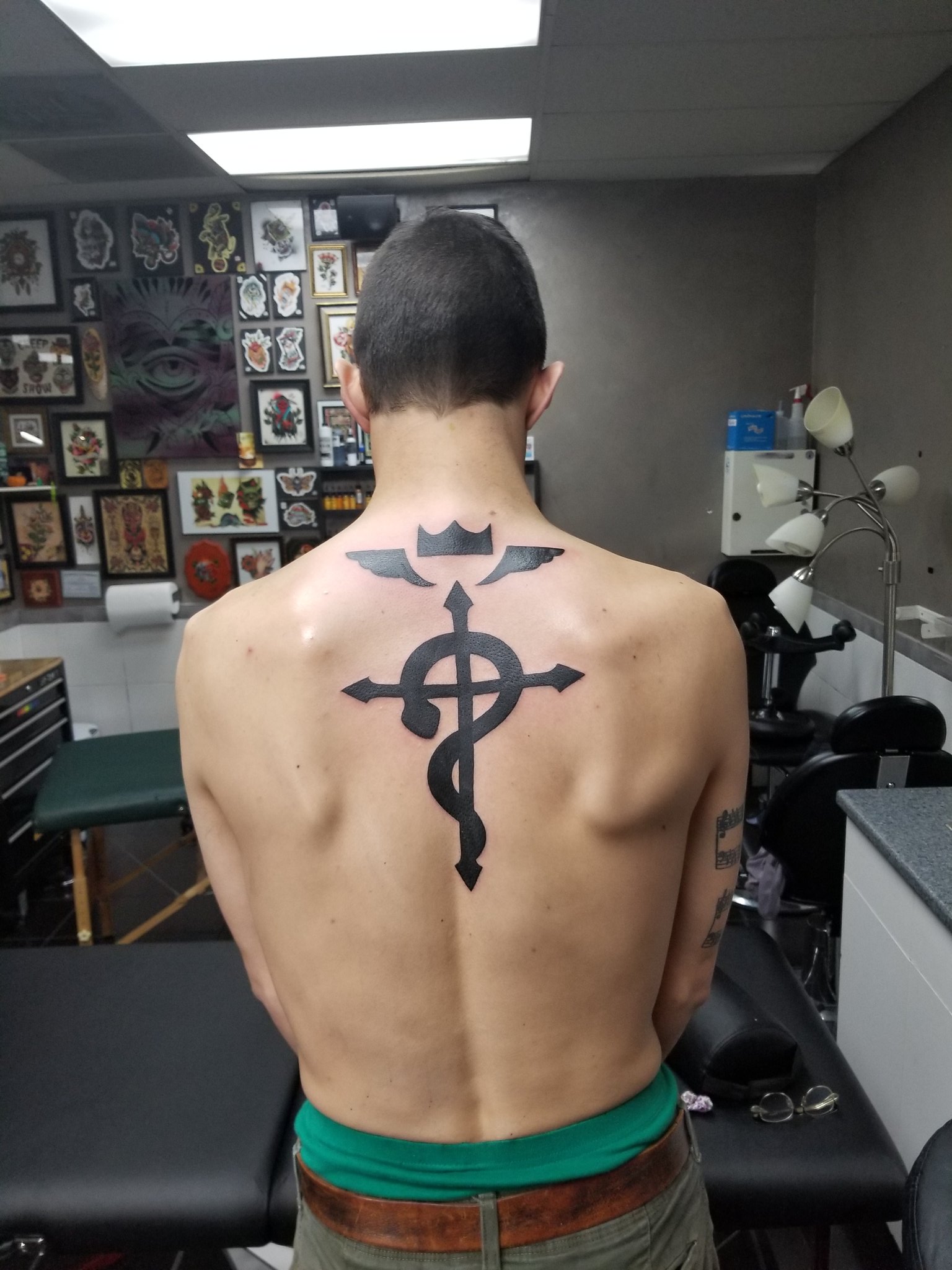 Nathalia Veiga  Tattoo  Edward Elric de FullMetal Alchemist  Mais uma  das tattoos e aconteceu na comicinksp Agenda aberta pra SP de 17 a 22 de  Junho no hosteltattoo 