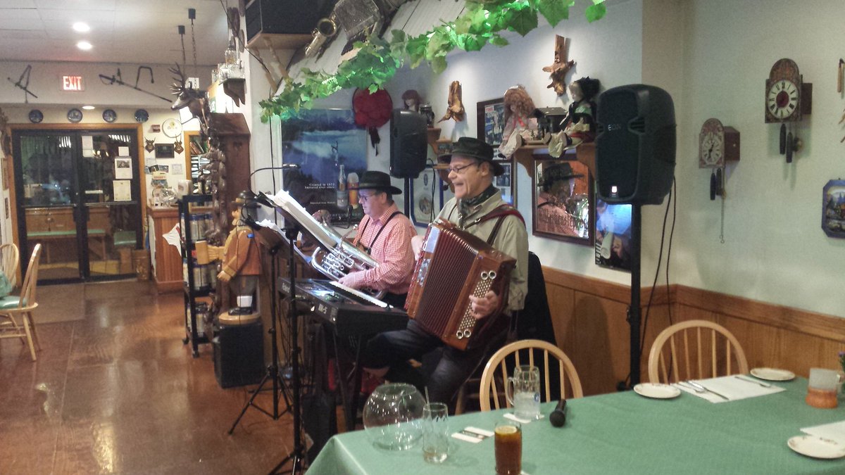 HeyAlfredoDBA's tweet image. German food, beer, and music! 

Couldn&apos;t have asked for a better venue for our @cougorg meeting. 

@PROMATIS @oracleugs #gdpr #oracleadw