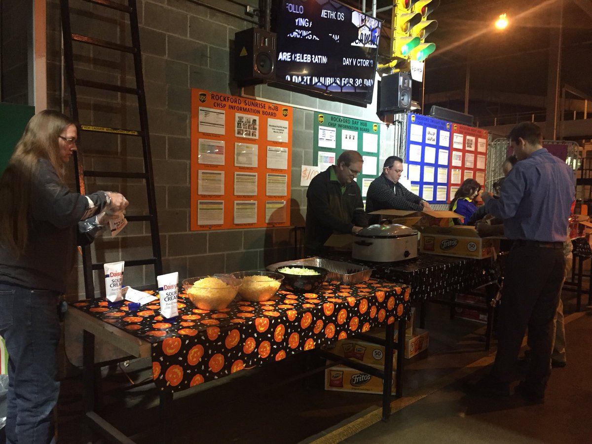 sabrinagulley's tweet photo. RFD Night Hub celebrating 37 days DART injury free. #Safety4Life #WeAreUPS @air1man @richardmoore60 @IllinoisUPSers @ExperienceUPS https://t.co/5ENT82kFwH