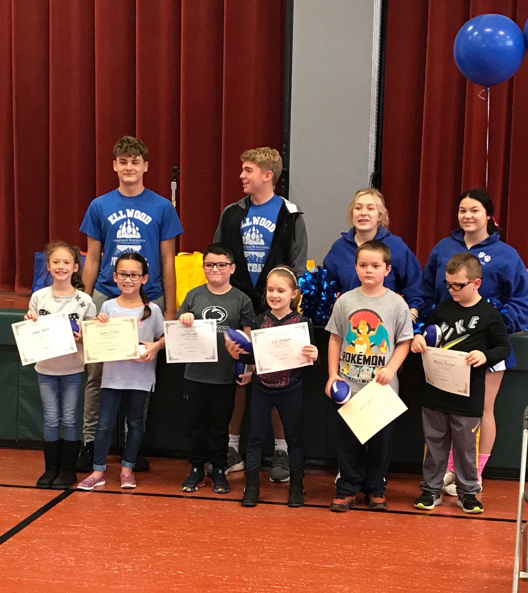 debbiewiech's tweet photo. 2nd Grade PA Honorary Team members along with the Lincoln Crew! 💙💪🏼#MentallyandPhysicallyStrong #Ec_Proud #EC_High https://t.co/FCBUuYPba0