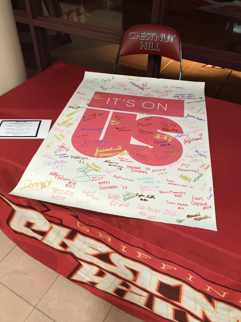 CHCDeanKBM's tweet photo. @ChestnutHill students take the @ItsOnUs pledge to be part of the solution to sexual violence! #GriffinNation https://t.co/cZSTrpFXml
