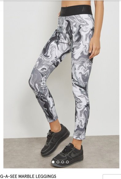 VonniiBooP's tweet photo. So good I had to share! Check out all the items I'm loving on @Poshmarkapp #poshmark #fashion #style #shopmycloset #michaelkors #nike: https://t.co/kuTMXEiIGw https://t.co/3YxrunOrvY