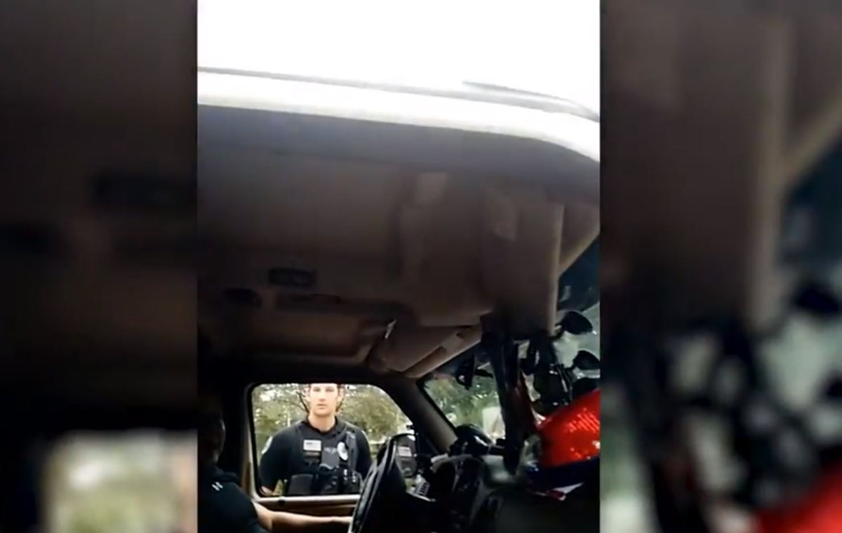 Video shows officer's interaction with mail-bomb plot suspect late last year bit.ly/2qnvx2v?utm_so… https://t.co/sXgBoUShx5