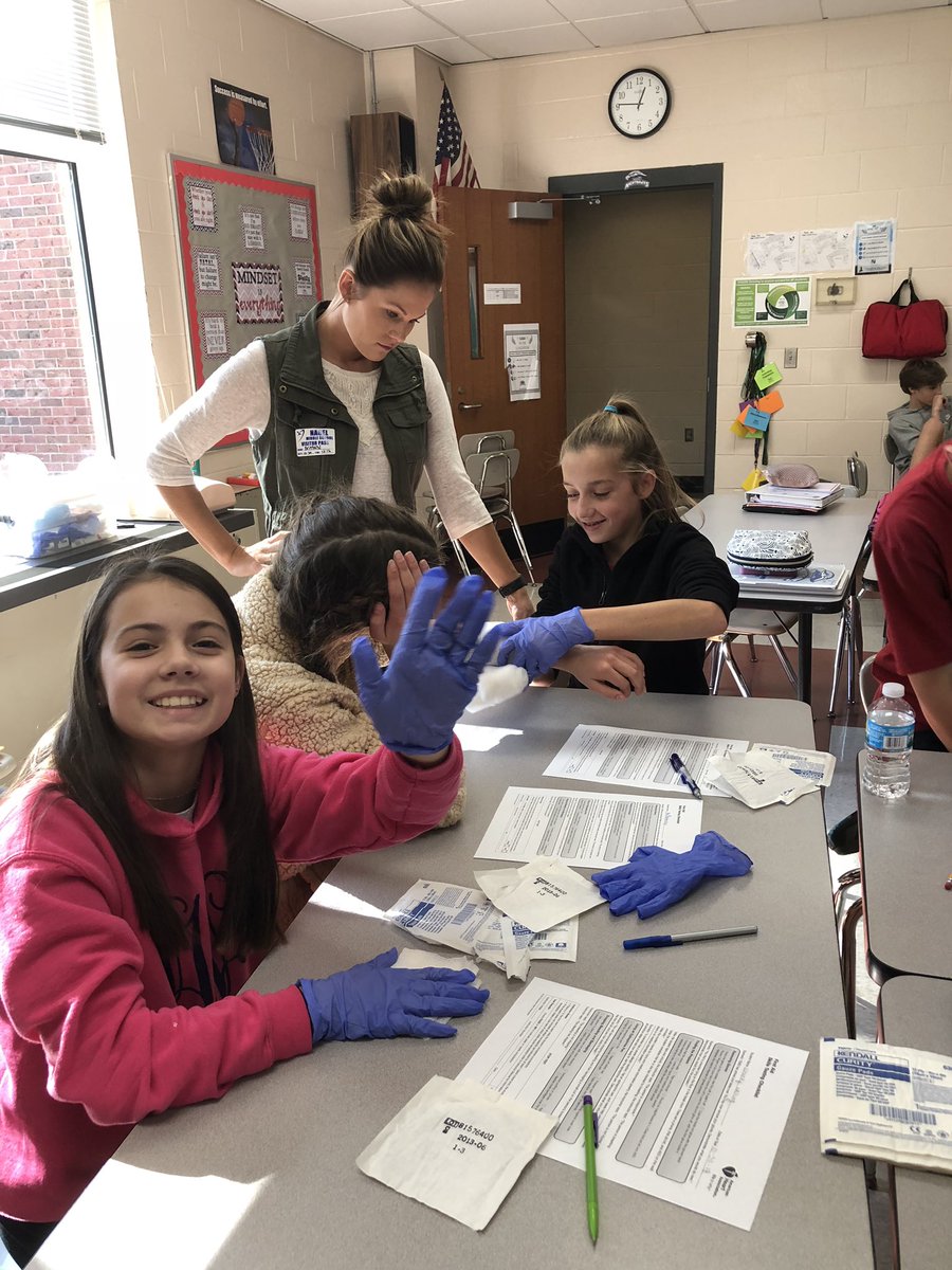 Nagelwellness's tweet photo. Another awesome day of learning 4 nagel_sportsmed. All students are American Heart Association “Life is Why” certified! #NagelBeTheChange @NagelNighthawks https://t.co/Fd9u10zkWq