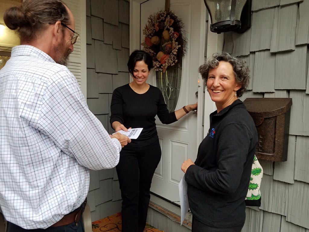 AFSCMECT4's tweet photo. Canvassing @AFSCMECT4 union members’ homes with @AFSCME Sec-Treas Elissa McBride, who will be at our #gotv #union rally Nov 2 with @AFTunion Prez @rweingarten, @ChrisMurphyCT, @JahanaHayesCT & @NedLamont @AFTCT @ConnAFLCIO #C4Votes #AFTCTVotes #ElectionsMatter https://t.co/dNh0YDJchj