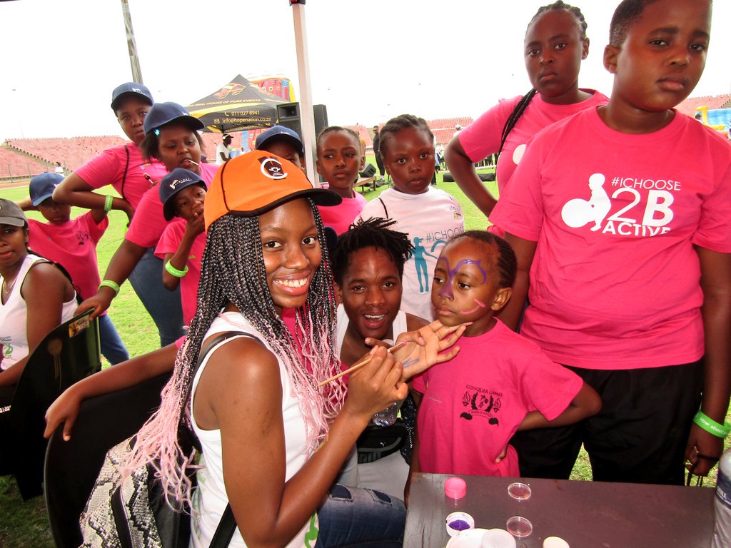Paballo_Mekhoe's tweet image. Giving back changes a life, the best part is when it&apos;s changes you🤞

I absolutely loved painting the kids faces. 🇿🇦  the joy in my heart is perfectly portrayed in these pictures😄🤗
It&apos;s simple really... You just have to love it.😍😍😍
#ConquerGames2018
@MelodyMiyaVibe