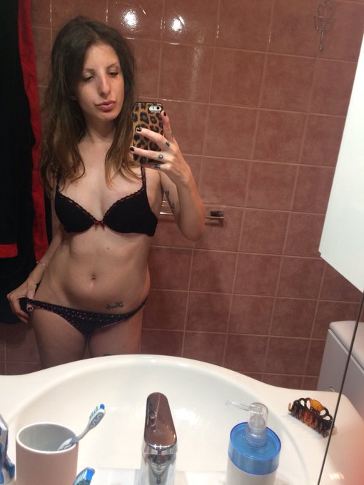 Che porcellina vogliosa @RebeccaLolita2 https://t.co/68sUYV4GLA<a class="tags" target="_blank" title="On Twitter" href="/?out=eyJ0eXAiOiJKV1QiLCJhbGciOiJIUzUxMiJ9.eyJpYXQiOjE3MjI4MDAxMTksImlzcyI6InR3cG9ybnN0YXJzLmNvbSIsIm5iZiI6MTcyMjgwMDExOSwiZXhwIjoxNzU0MzM2MTE5LCJyZWRpcmVjdF91cmwiOiJodHRwczovL3R3aXR0ZXIuY29tL1JlYmVjY2FMb2xpdGEyIn0.N_SOzq2AAjpyvv5oT4c1UNQq-0NEm-fAS2Ks72gWn1x5otoihNh7OExcpCNQS0pM4MG1YCJMcPJef-sMe_5wTA">@RebeccaLolita2</a><a href="/tag/firenze"class="tags"><span>#firenze</span></a><a href="/tag/squirting"class="tags"><span>#squirting</span></a><a href="/tag/deepthroat"class="tags"><span>#deepthroat</span></a><a href="/tag/ariannaneri"class="tags"><span>#ariannaneri</span></a>