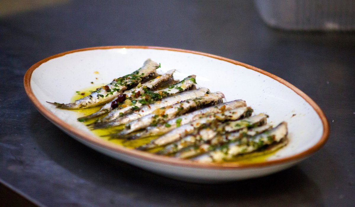 ¿Un Rioja, una tapa, un guiso, tomas el aperitivo, te quedas a comer, vienes a cenar? ¿Una sugerencia del chef Sergio Guzmán? En #CasaPablo todos los momentos son especiales y únicos... 
 #SomosAranjuezDesde1941 casapablo.net