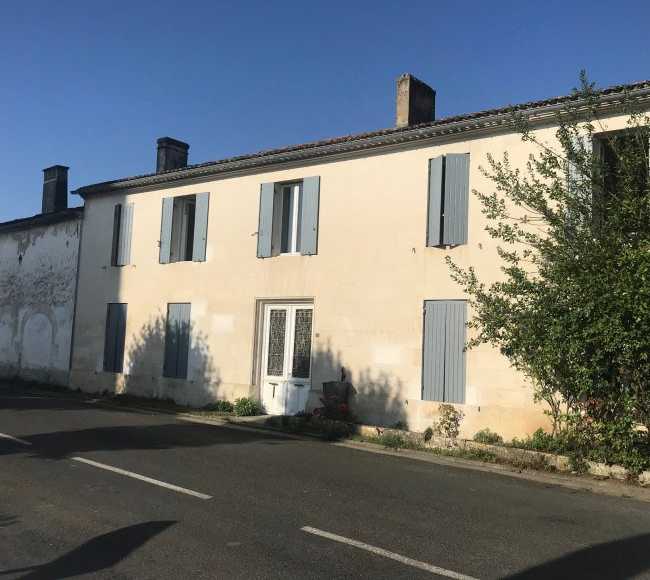 1st4FrenchProp's tweet image. Property in #Saintes, #Poitou_Charentes, 371,000 euros  £326,554: Ref: NW38120; Situee dans un petit village entre #Saintes et l'ocean, charmante propriete en pierre comprenant une partie restauree avec gout d'environ 185 m² habitables comprenant une… dlvr.it/Qp0SbF