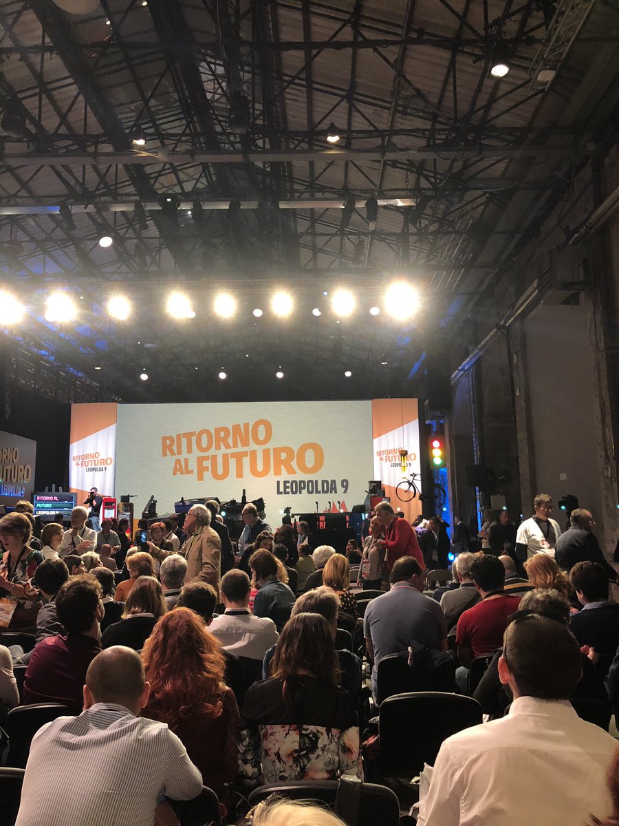 Anche oggi,sala vuota. #leopolda9
#ritornofuturo