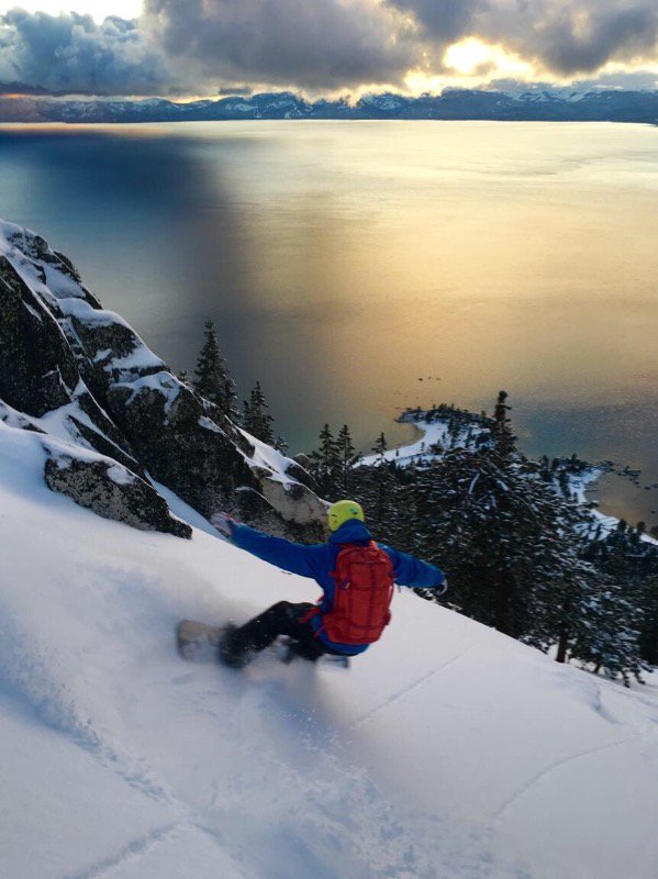 snowledge_co's tweet photo. Don’t know what’s better that view or the powder turn. Rider Adam Paul PC Anthony Santos #splitmoreworkless https://t.co/X1U27Aw1iH