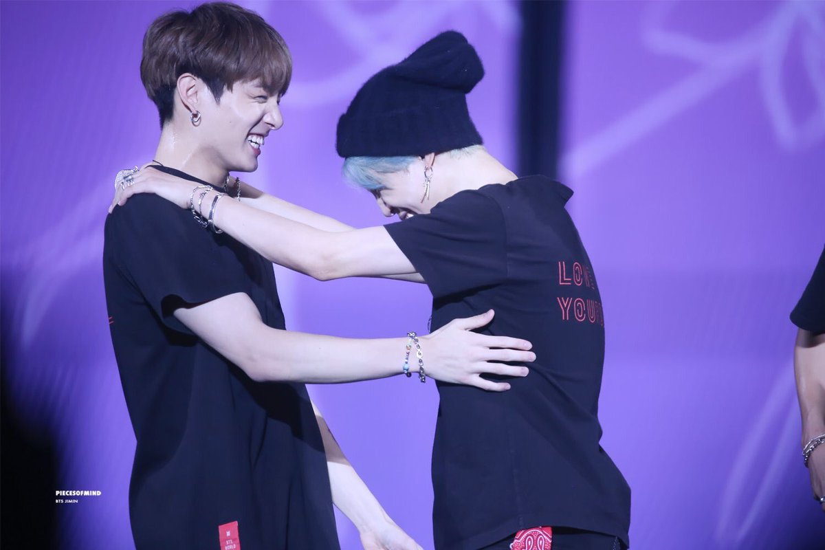 patchpjm's tweet photo. นี่แหละค่ะ ปารีส "เป็นเมืองแห่งความรัก"ของกุกมินนั่นเอง #kookmin https://t.co/RdTLOLLFzY