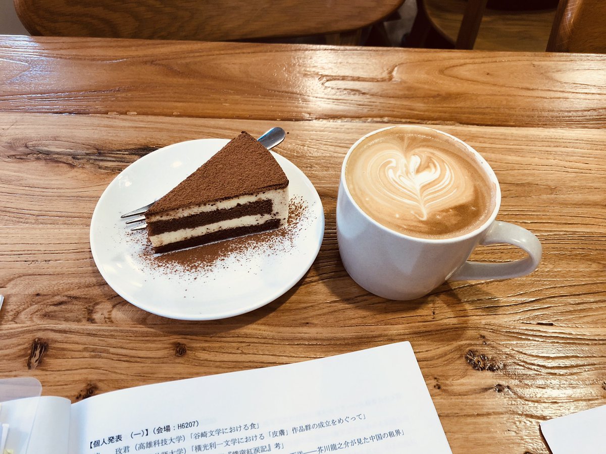 9zigood's tweet image. 상하이를 이렇게 오게 될 줄은. 오전 컨퍼런스 빠져나와 푸단대 카페에서 발표 준비중.