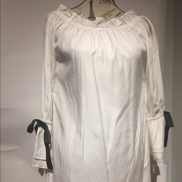 NebiyahL's tweet photo. So good I had to share! Check out all the items I'm loving on @Poshmarkapp from @HauteAngelux @StacieB84205075 #poshmark #fashion #style #shopmycloset #unionofangels #pattyboutik #monroemain: https://t.co/lL5oziVSgL https://t.co/qGzJWRRO1N