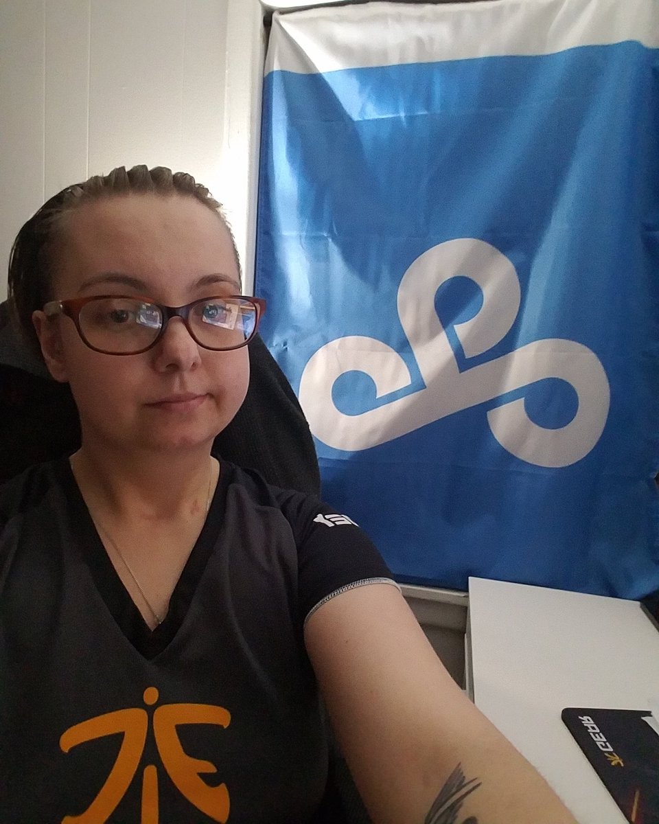 OfOwlsAndWolves's tweet photo. Let's do this gentlemen! #Worlds2018 #FNCWIN #C9WIN #FNATIC #CLOUD9 #FNC #C9 #LeagueOfLegends https://t.co/P2S6ki2dSi