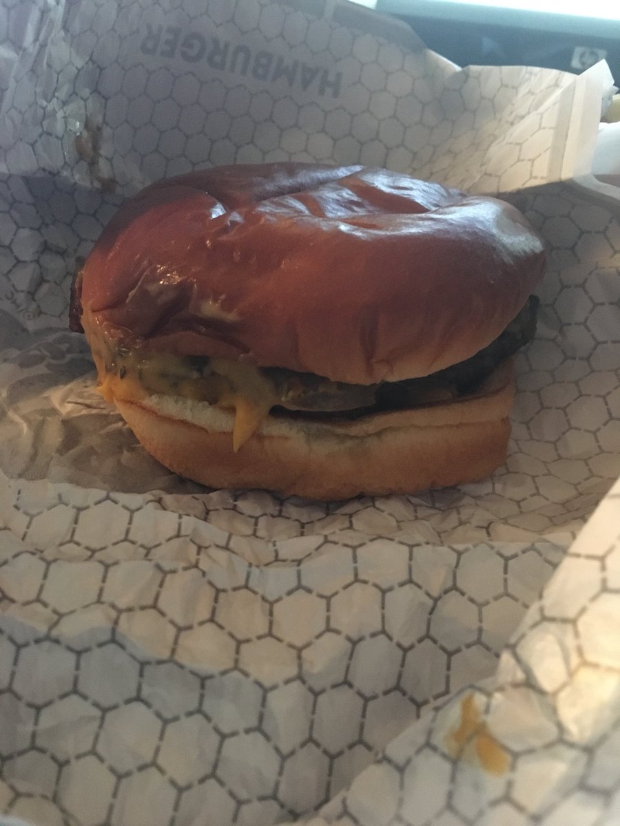 JaminBorn's tweet photo. @WendysCanada Mine was a bit lackluster. #MeltOff https://t.co/D6ZAGa5Ocv