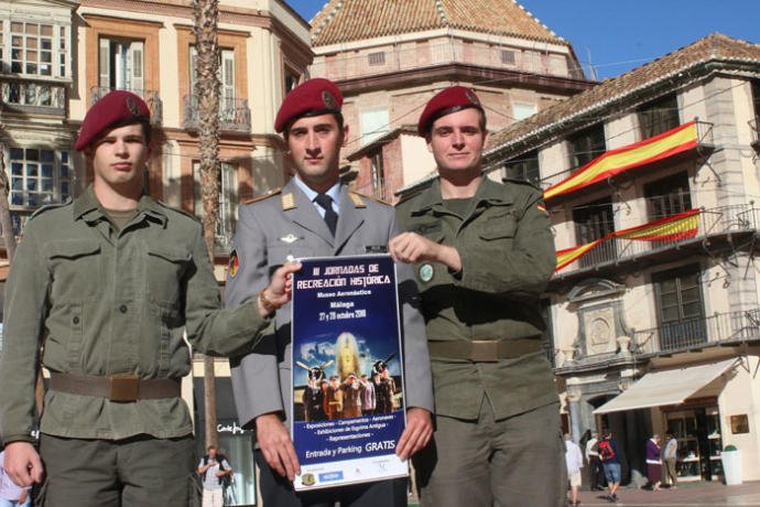 tuitermann's tweet photo. Vivir el pasado en primera persona: El Museo Aeronáutico de Málaga acoge el próximo fin de semana las III Jornadas de Recreación Histórica, en las que el público podrá conocer en escenarios reales del antiguo aeropuerto uniformes de ejércitos del mundo y… https://t.co/KEEsqkFA13 https://t.co/sX23jpkU0f
