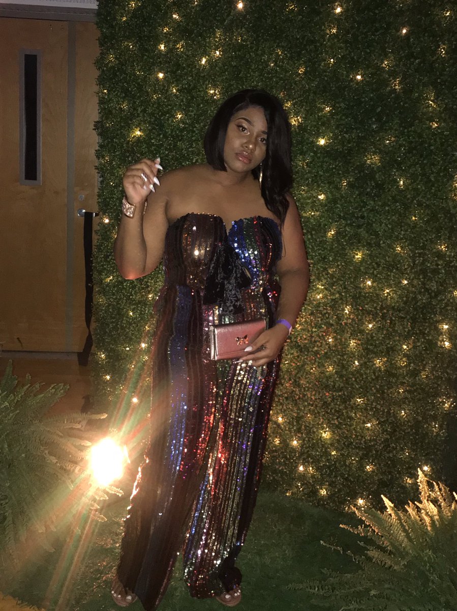 _jyvya's tweet image. #hoco2k18 🤪