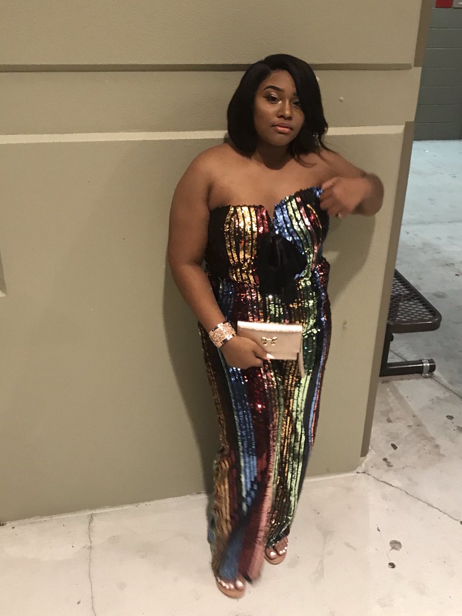 _jyvya's tweet image. #hoco2k18 🤪