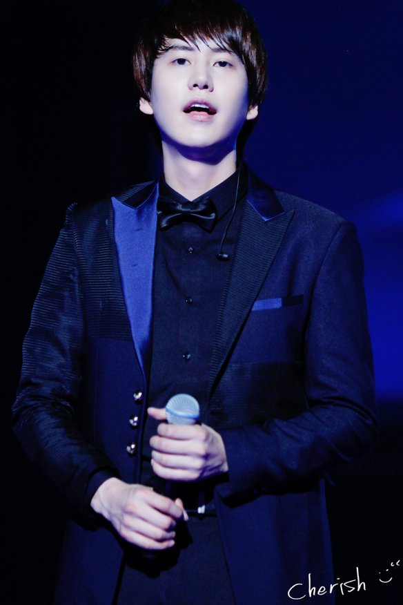 kLinoRo_nox's tweet photo. So handsome ๐๐
@GaemGyu i miss you๐
#D_198 #WaitingforKyuhyun #Kyuhyun #๊ทํ #๊ทํ์_์ฌ๋ํด #๊ทํ์_๊ธฐ๋ค๋ฆด๊ฒ https://t.co/tUDVp9Qb9S