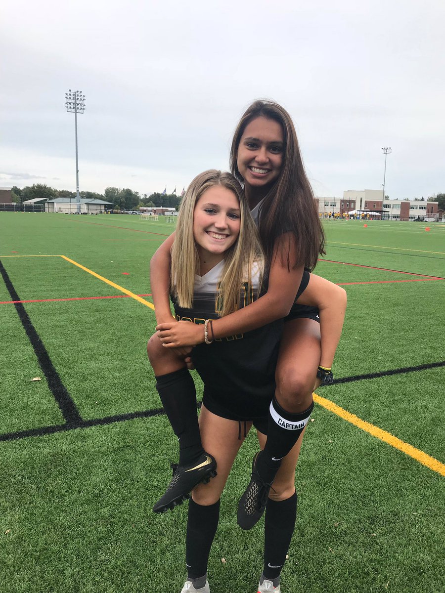 kayla_bailey_'s tweet photo. Happy birthday @liannaavansicee !! Sorry it’s a little late :// love you lots and hope you had the best day!!!❤️❤️ #spookyszn #pipe #akons https://t.co/C22egJmlWX