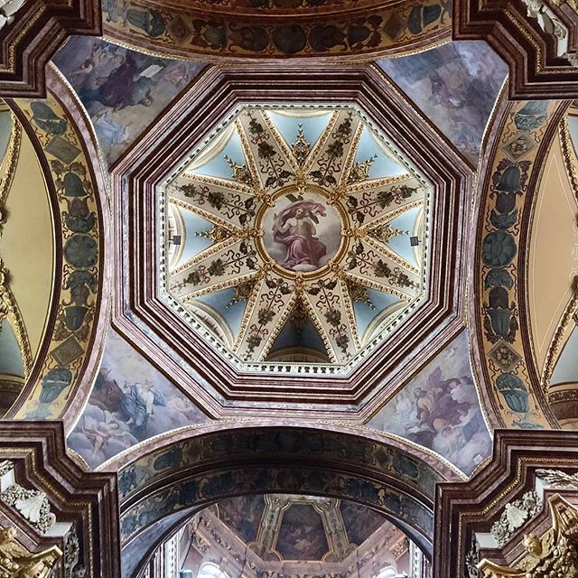 Church of St.Michael in a beautiful town filled with baroque architecture. 
#notourists #peaceful #church #baroquestyle #europeanarchitecture #architecture #13thcentury #travelcouple #explorers #baroquecity #couplediaries #vacation #backpackersintransit … ift.tt/2q4DolA