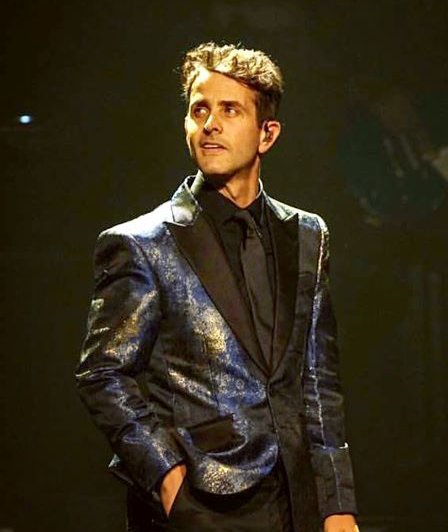 RockinRachi92x's tweet photo. 😍🔥💙🎤 #joemacthread #joeymcintyre #channelinghisinnerfranksinatra #oleblueeyes #nkotb #nkotbapollo #hangintough30 https://t.co/PMoeJBL1Ko