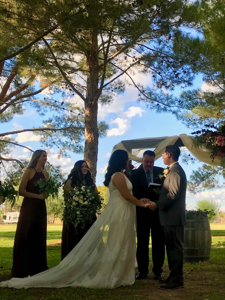 LizaWilhelm's tweet photo. Such a beautiful celebration of love. Congratulations Alyssa and Drew. #laskumatas https://t.co/Wn5uM0abQd