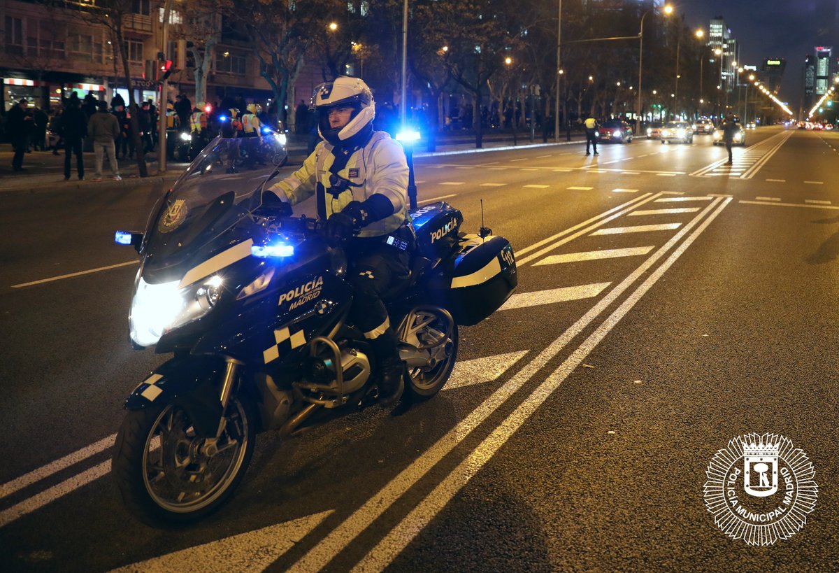 policiademadrid's tweet photo. #Felizdomingo Ya estamos preparándonos para que podáis disfrutar de la @carreraciencia afectará al tráfico en la zona de Paseo de la Castellana, Alberto Alcocer y Pº Recoletos desde las 8,45 horas #transportepublico si te vas a desplazar por la zona #animorunners https://t.co/fHs8F5hTzO