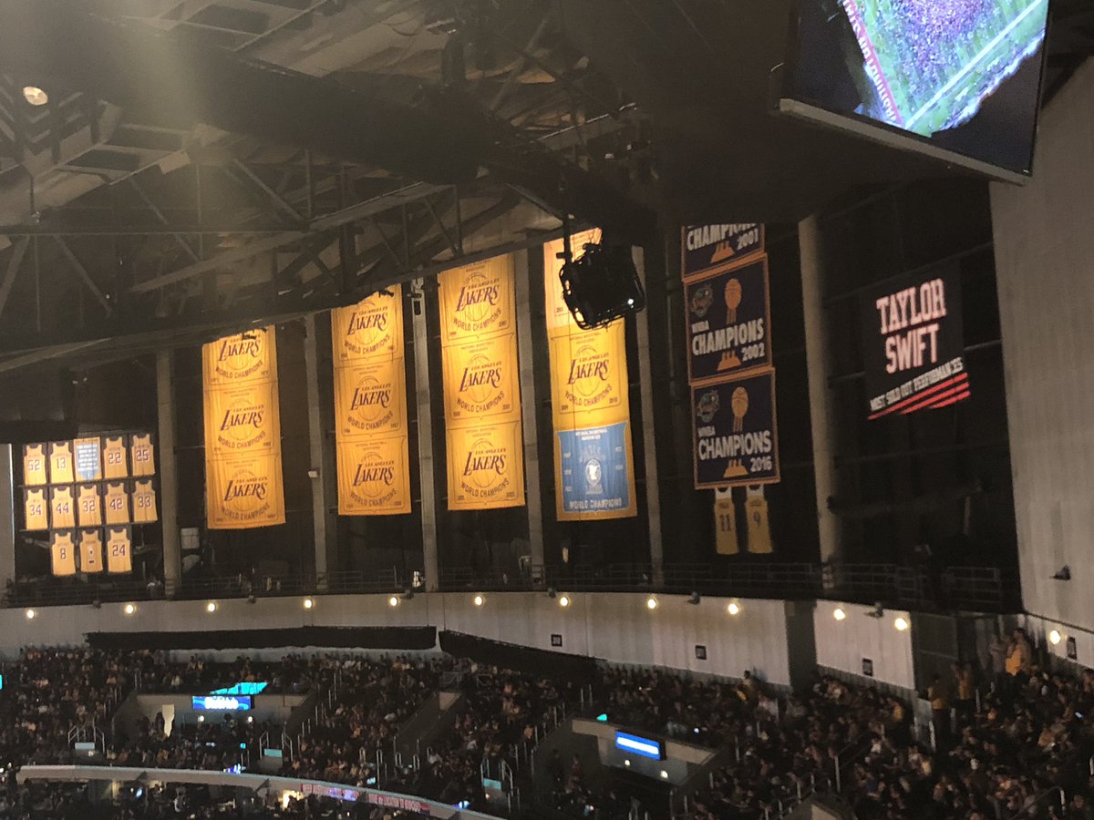 The Kings are covering up Taylor Swift's 'eyesore' of a banner - Los  Angeles Times