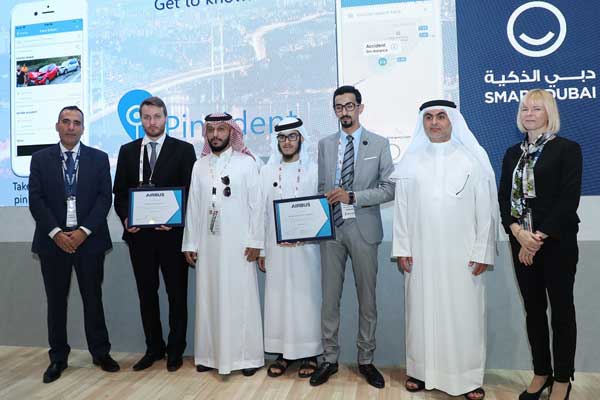 Gururluyuz! Akıllı şehir uygulamamız #Pincident , #Airbus tarafından ödüllendirildi. Ödülümüzü Dubai'de düzenlenen #GITEX fuarında aldık. Siz de #Pincident ı akıllı telefonunuza indirip kullanmaya başlayabilirsiniz.