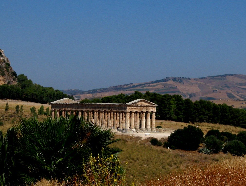 bronzeagemantis's tweet photo. Holy temple of Segesta in Sicily ...why does the Dalai Lama carry an image of this inside bone amulet, why does he pray daily for the fire to be rekindled inside it?? https://t.co/iML5VVa5TB
